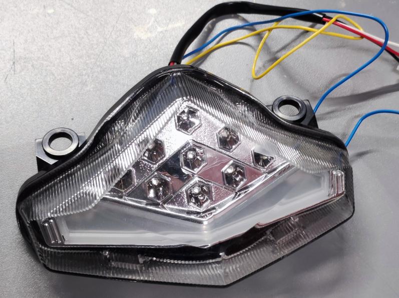 Feu arrière LED ER6N/F 2012-2016